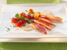 Rouget et sa sauce chicorée garnie de ses tomates cerise au basilic