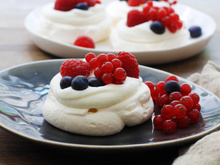 Mini-pavlova aux fruits rouges