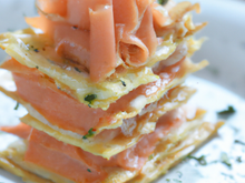 Millefeuilles de parmesan et saumon fumé