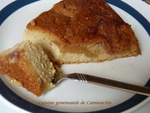 Gâteau de semoule aux pêches blanches et verveine