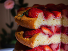 Gâteau renversé aux fraises