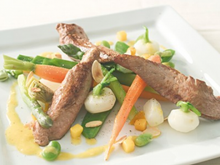 Aiguillettes de canard, aux épices douces en cocotte de légumes, aux mangues rôties, herbes fraiches et vinaigrette de mangue