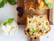 Cake salé ricotta, mozzarella et tomates séchées