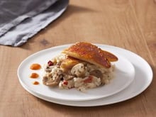 Risotto aux Champignons de Paris, aubergines grillées et poivrons rouges, filet de rouget et coulis de poivron