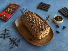 Bûche de Noël au chocolat et biscuit pâte à choux