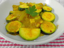 Courgettes et oignon au curry en bocaux