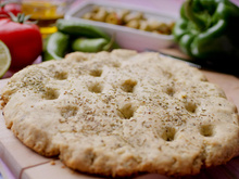 “Vous n’en ferez qu’une bouchée !” : Laurent Mariotte partage une recette de focaccia qui sera parfaite pour vos apéros dînatoires !