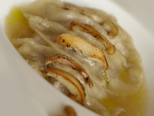 Bouillon de cèpes et leurs raviole de foie gras