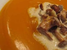 Crème de butternut aux girolles crémeuses