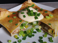 Feuilleté maraîcher croquant, sauce fromage blanc à la ciboulette