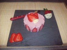 Mousse de fraises garguiette et son cœur de chocolat blanc