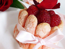 Charlotte à la rose et aux framboises