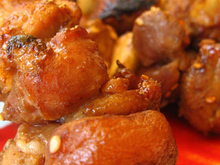 Brochettes de porc sauce hoisin et abricots secs