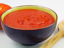 “On va mettre l’été en conserve” : Laurent Mariotte dévoile sa recette de coulis de tomate avec une astuce de “mamas italiennes”