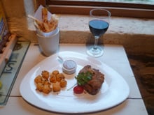 Mignon de porc en croûte de noix, sauce au noix