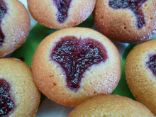 Financiers au miel et aux framboises et son coulis de framboise