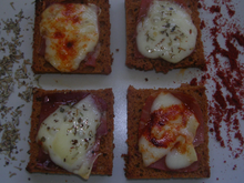 Toasts de pain d'épices au Jambon de Bayonne et fromage de Brebis
