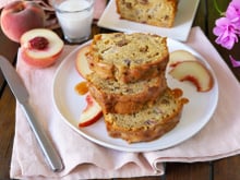 Cake aux pêches et noix de pécan (Peach bread)