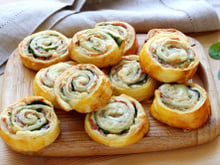 Escargots feuilletés au jambon et au fromage