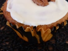 Cupcakes à la banane, aux noix de pécan et aux pépites de chocolat blanc