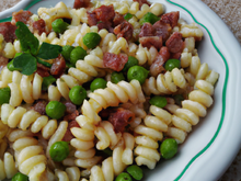 Fusilli aux petits pois et bacon