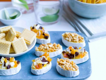 Mini camemberts croustillants et fruits secs aux cacahuètes