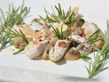 Fricassée de dinde aux champignons de Paris et au romarin