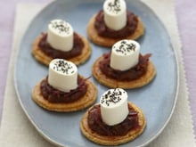 Toasts d'apérivrais Chèvre Doux façon méditerranéenne