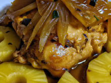 Chapon à l'ananas et oignon badigeonné de miel