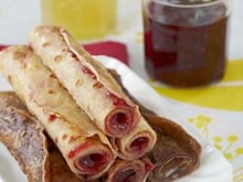 Crêpes chocolat et vanille confiture de framboises et marmelade de citrons Bonne Maman®