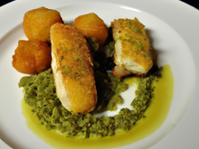 Filet de Merlu à la pistache et ses croquettes de poireaux gourmandes