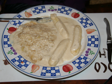 Quenelles en sauce blanche