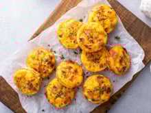 Mini quiches sans pâte au jambon : la recette ultra-pratique à faire simplement dans un moule à muffins