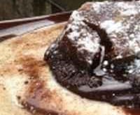 Coulant au chocolat, crème anglaise et piment d'Espelette