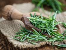 Cette plante aromatique idéale pour vos grillades et aussi le meilleur détoxifiant du foie !