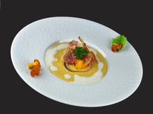 Velouté de girolles à la crème d'ail fumé et pancetta grillée