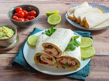 Wraps aux tranches végé haricots blancs, poivrons grillés, guacamole et salade