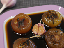 Ail confit à la liqueur de coquelicot