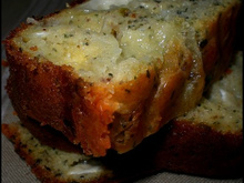 Cake moelleux au pesto de pistaches et au chèvre