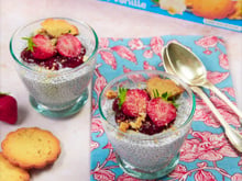 Porridge graines de chia aux fraises