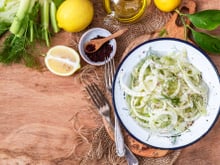 Salade de fenouil au citron : la recette parfaite pour faire le plein de vitamines, prête en 5 minutes seulement !