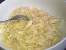 Pâtes sauce parmesan et pistaches