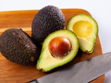 Comment conserver ses avocats deux fois plus longtemps ? Un expert dévoile ses astuces simples