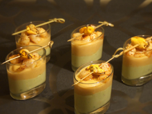 Petites verrines avocats, crème de lentilles corail et pétoncles