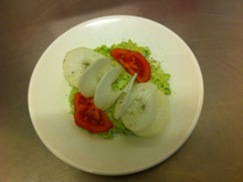 Pétale de radis noir à la mousse d'avocat