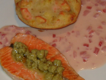 Chausson de saumon au beurre rose et pavé de saumon au caviar de pesto