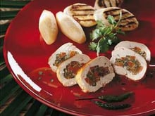 Fine volaille farcie à la brunoise de légumes, sauce au sésame