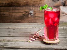 Cette diététicienne vous aide à mieux choisir le sirop de grenadine pour les enfants