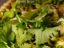 Tarte salée avec une pâte croustillante à la polenta