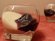 Panna cotta brebis et confiture de cerise noire
